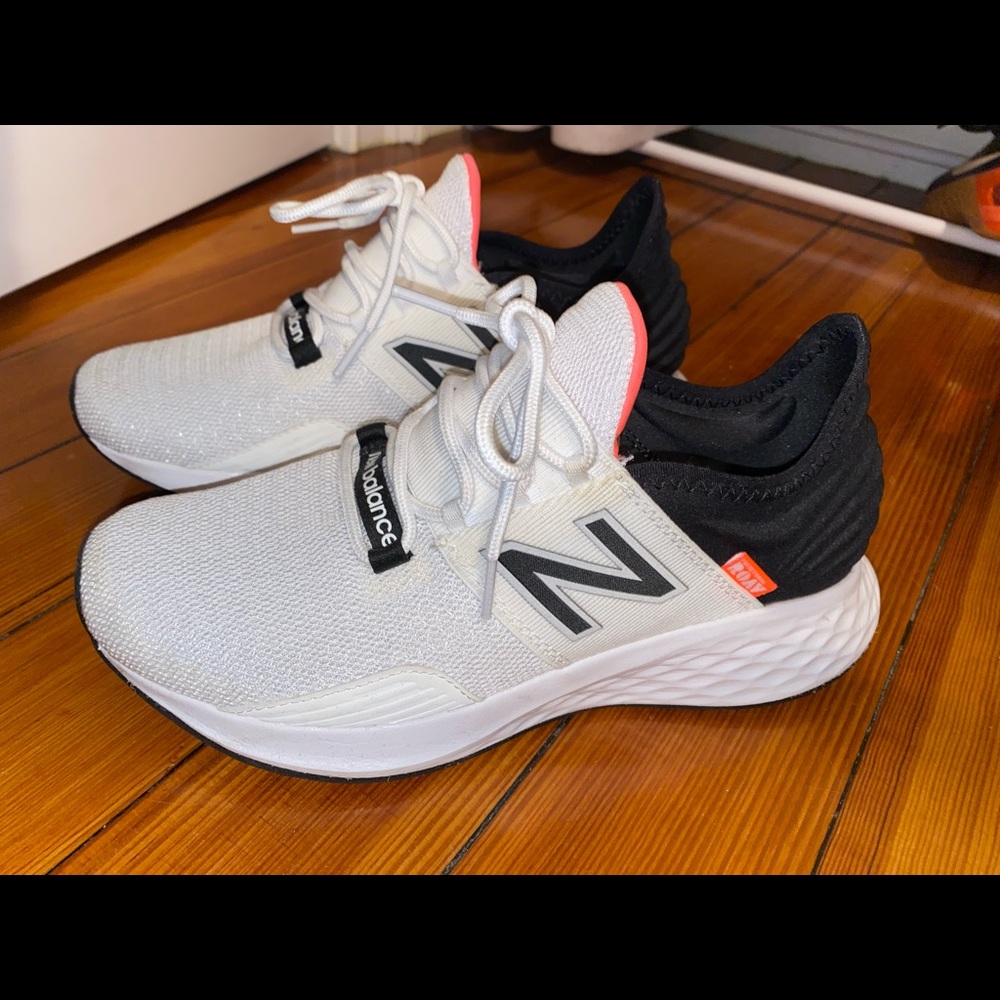 New Balance Womens Fresh Foam Roav sneakers